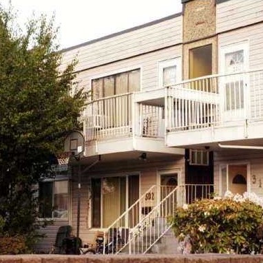 Emerald Court photo 5