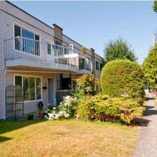 Emerald Court photo 8