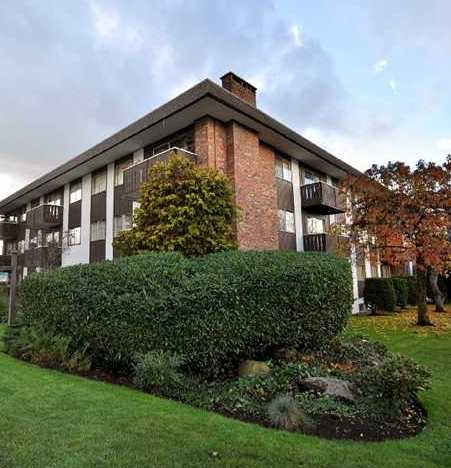 Chesterfield Manor photo 3