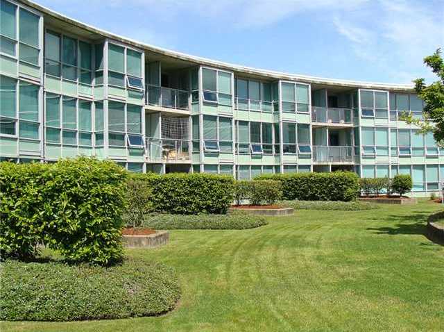 Photo 3 — click to view Residence At The Crystal photo 3