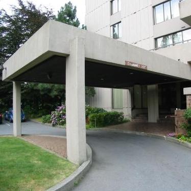 Photo 3 — click to view Central Park Place photo 3