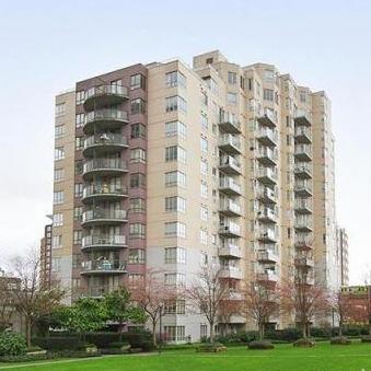 Queen's Court