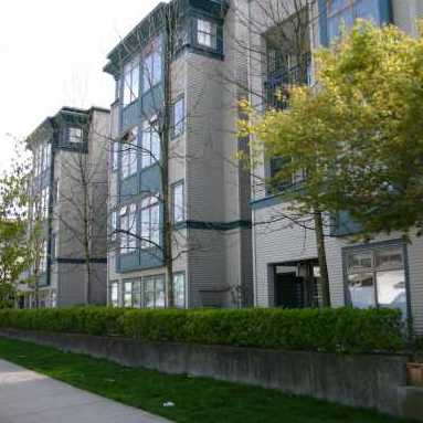Photo 3 — click to view Vintage Eastside photo 3