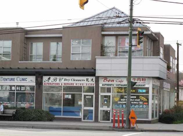 Photo 2 Queen's Plaza photo 2
