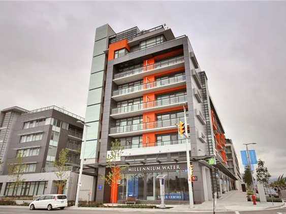 Photo 4 — click to view Compass At The Village photo 4