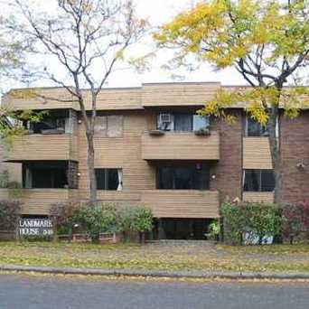Landmark House photo 3