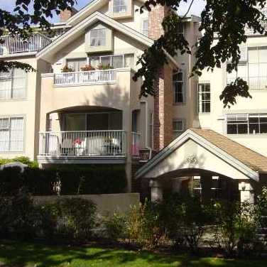 Tiffany Oaks photo 2