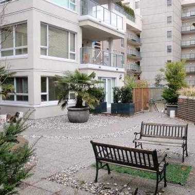 Photo 3 Yorkville South photo 3