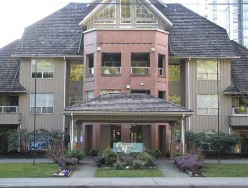 Photo 4 — click to view Emerald Court photo 4