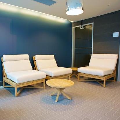 Photo 13 — click to view West Pender Place photo 13