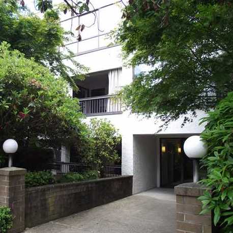 Photo 4 — click to view West On 5th photo 4