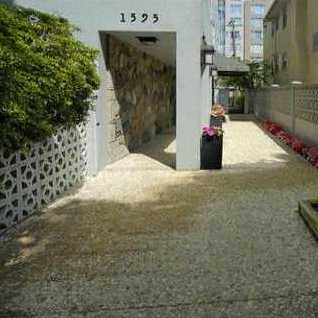 Windsor Apartments photo 3
