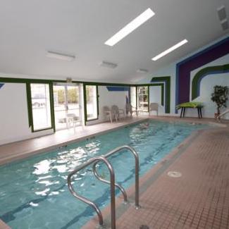 Photo 4 — click to view Rosewood Court photo 4