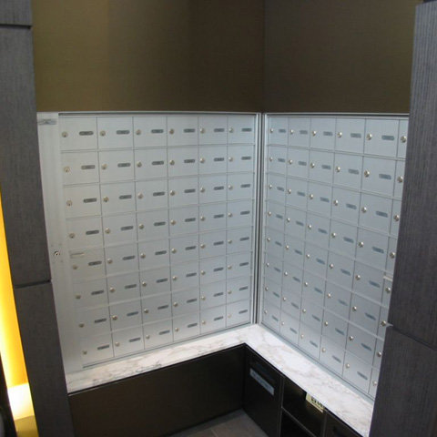 Photo 17 — click to view West Pender Place photo 17