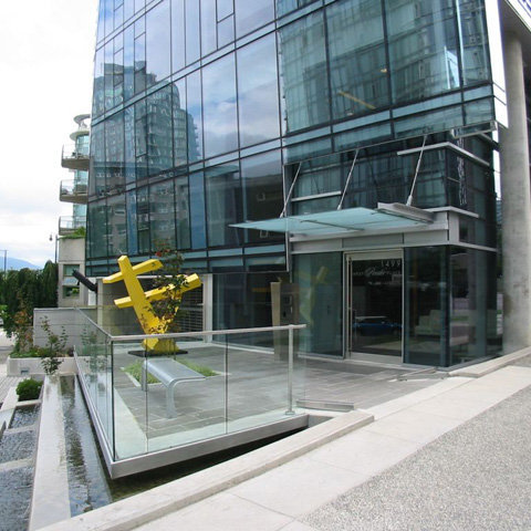 Photo 11 — click to view West Pender Place photo 11