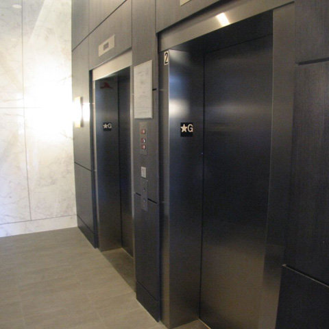 Photo 16 — click to view West Pender Place photo 16