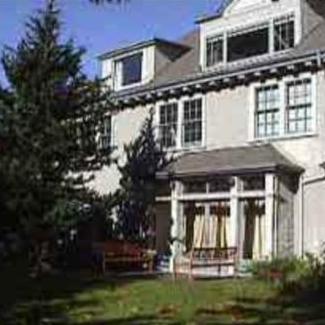 906 St Charles