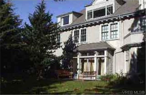 906 St Charles