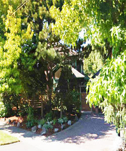 3864 Cadboro Bay Rd