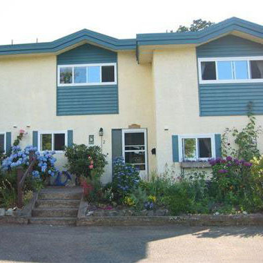 869 Swan St photo 2