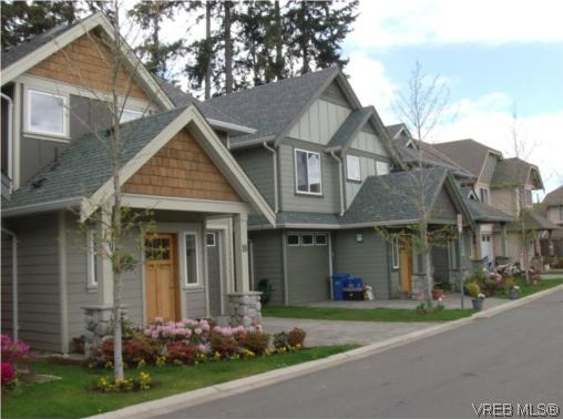 Photo 1 2210 Sooke Rd photo 1
