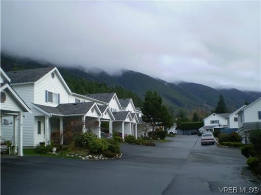 Photo 1 — click to view 215 Madill Rd photo 1