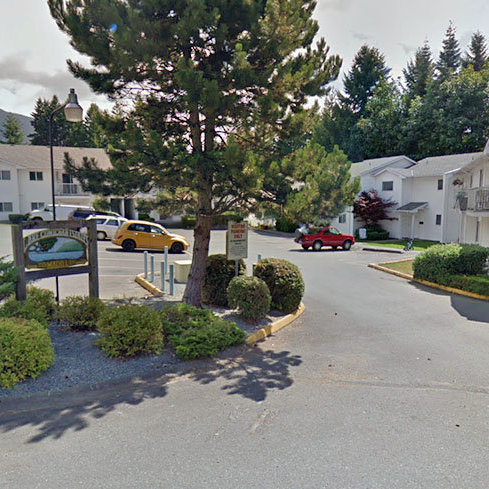 Photo 4 — click to view 215 Madill Rd photo 4