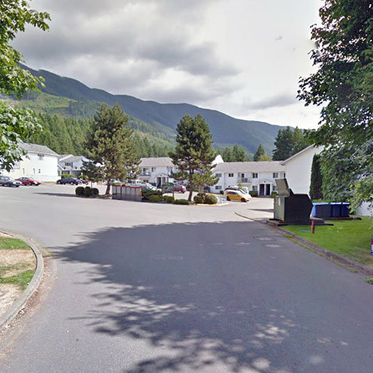 Photo 5 — click to view 215 Madill Rd photo 5