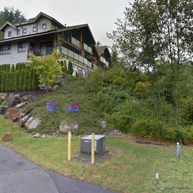 591 Pfeiffer Cres photo 3