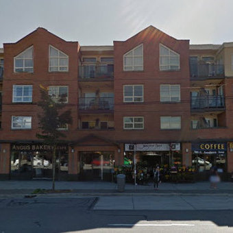 Photo 4 — click to view Coral Court photo 4