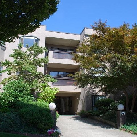 Photo 2 Oakmont Place photo 2
