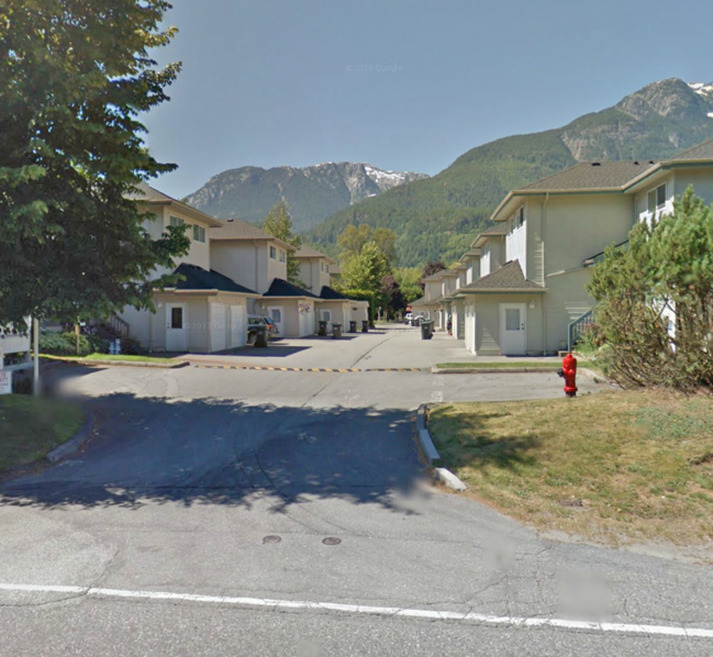 Photo 4 — click to view Emerald Place photo 4