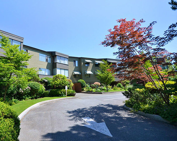 Photo 2 Arbutus Village photo 2