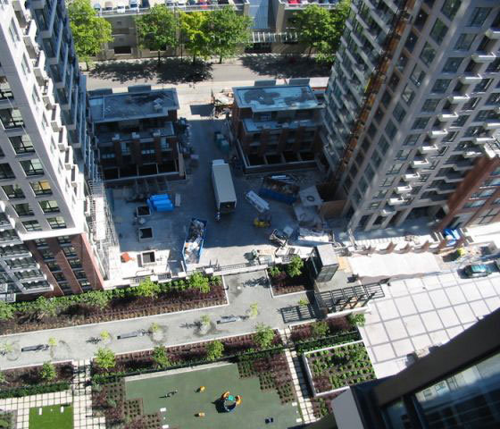 Photo 5 — click to view Yaletown Park 1 photo 5