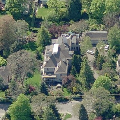906 St Charles photo 3