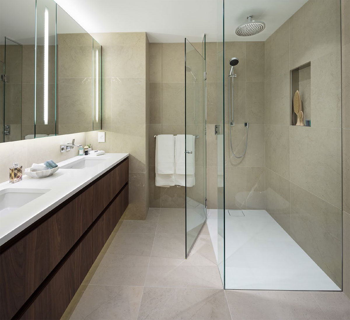 Photo 18 — click to view The Smithe photo 18