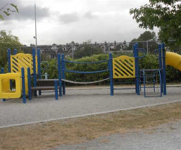 Photo 3 Riverside Gardens photo 3