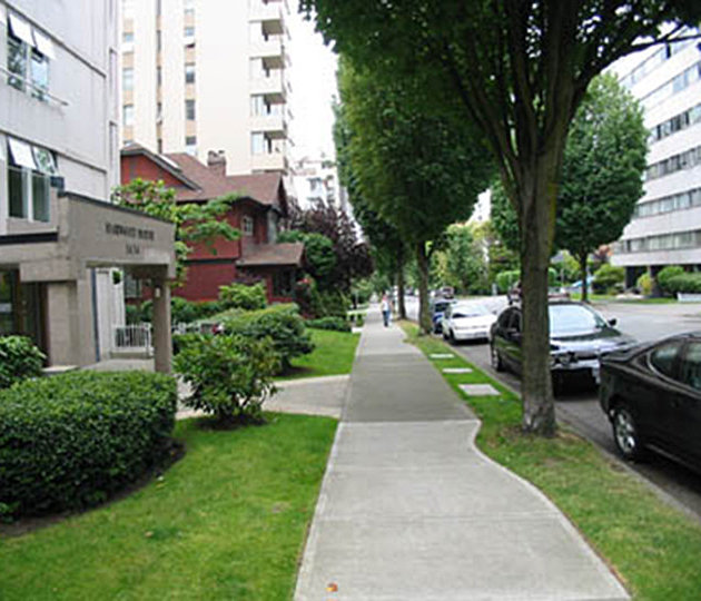 Photo 23 — click to view Harwood House photo 23