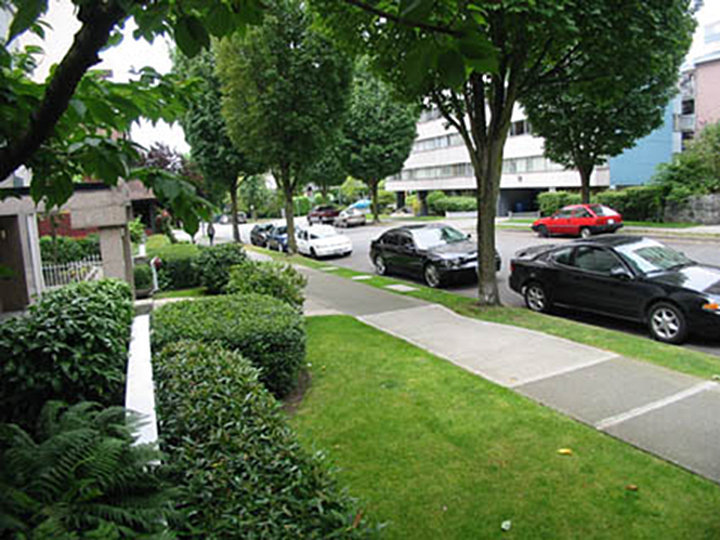 Photo 25 — click to view Harwood House photo 25