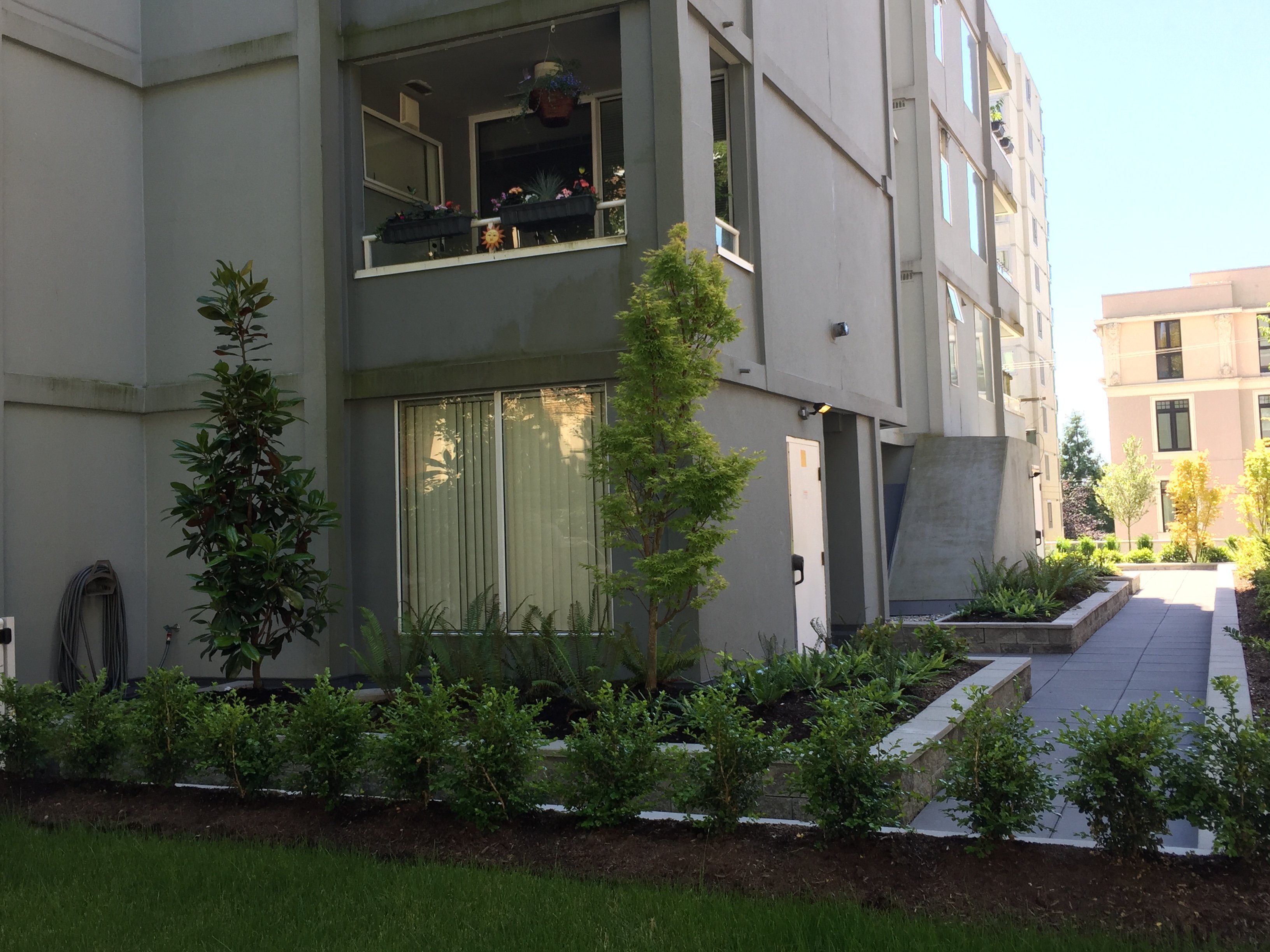 Photo 12 — click to view Harwood House photo 12