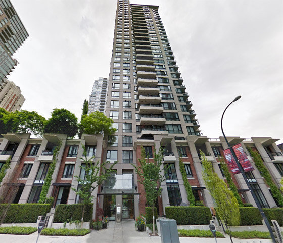 Photo 2 — click to view Yaletown Park 1 photo 2