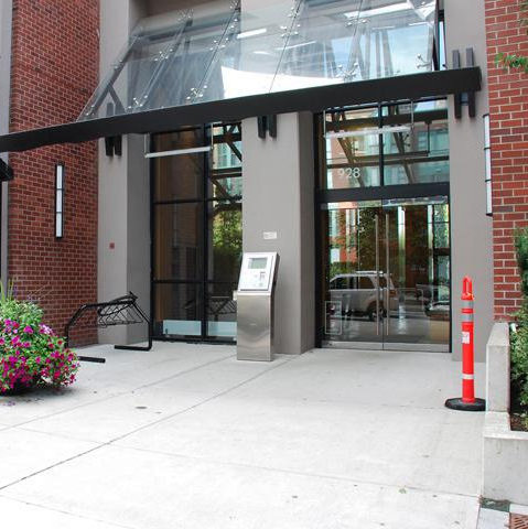 Photo 9 — click to view Yaletown Park 1 photo 9