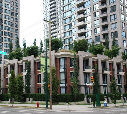 Photo 3 — click to view Yaletown Park 1 photo 3