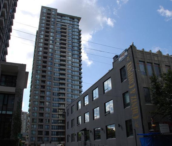 Photo 6 — click to view Yaletown Park 1 photo 6