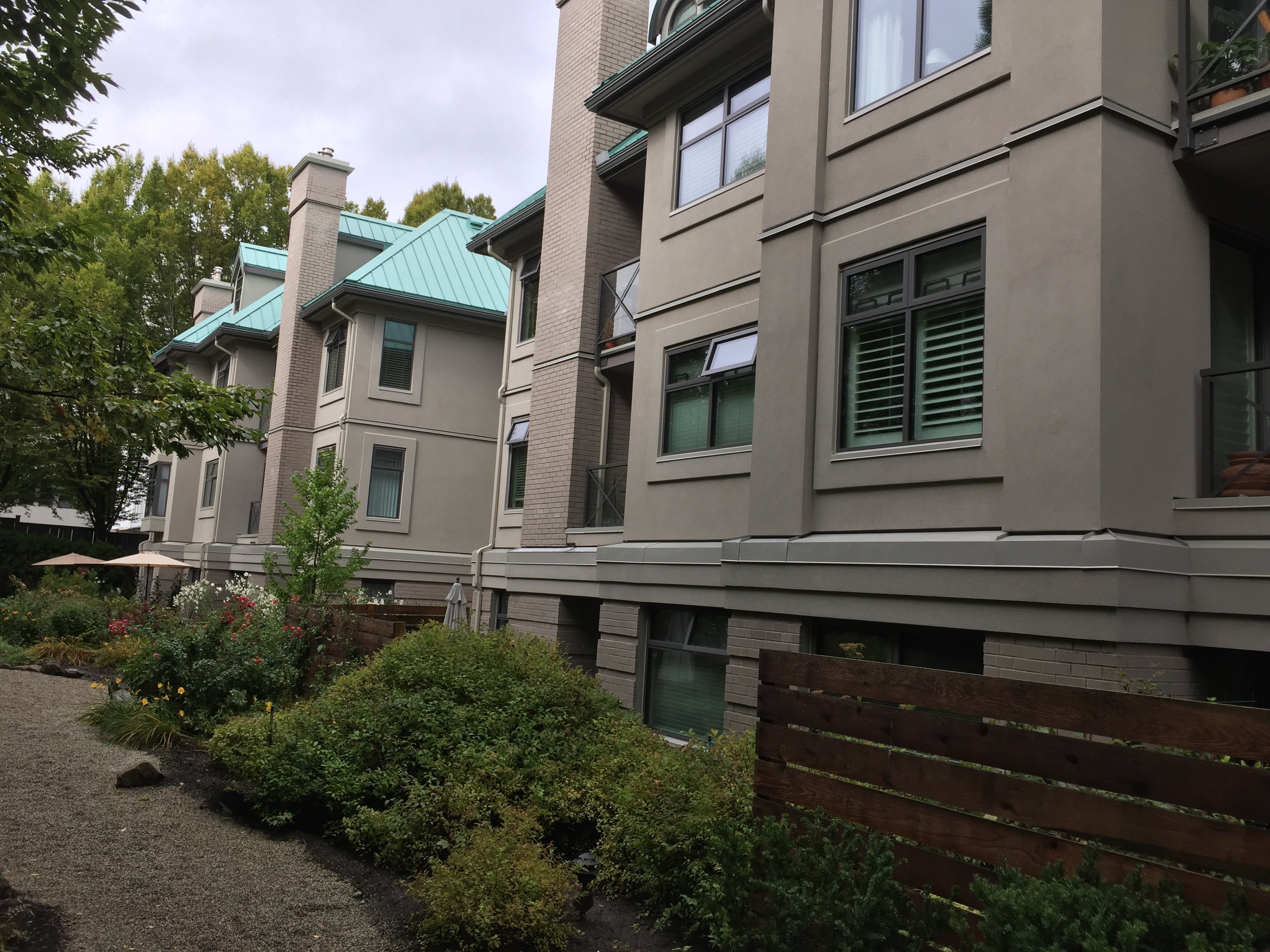Photo 3 Connaught Gardens photo 3