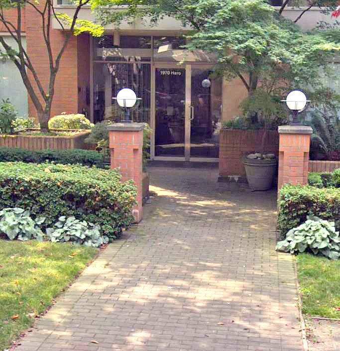 Photo 2 — click to view Lagoon Royale photo 2
