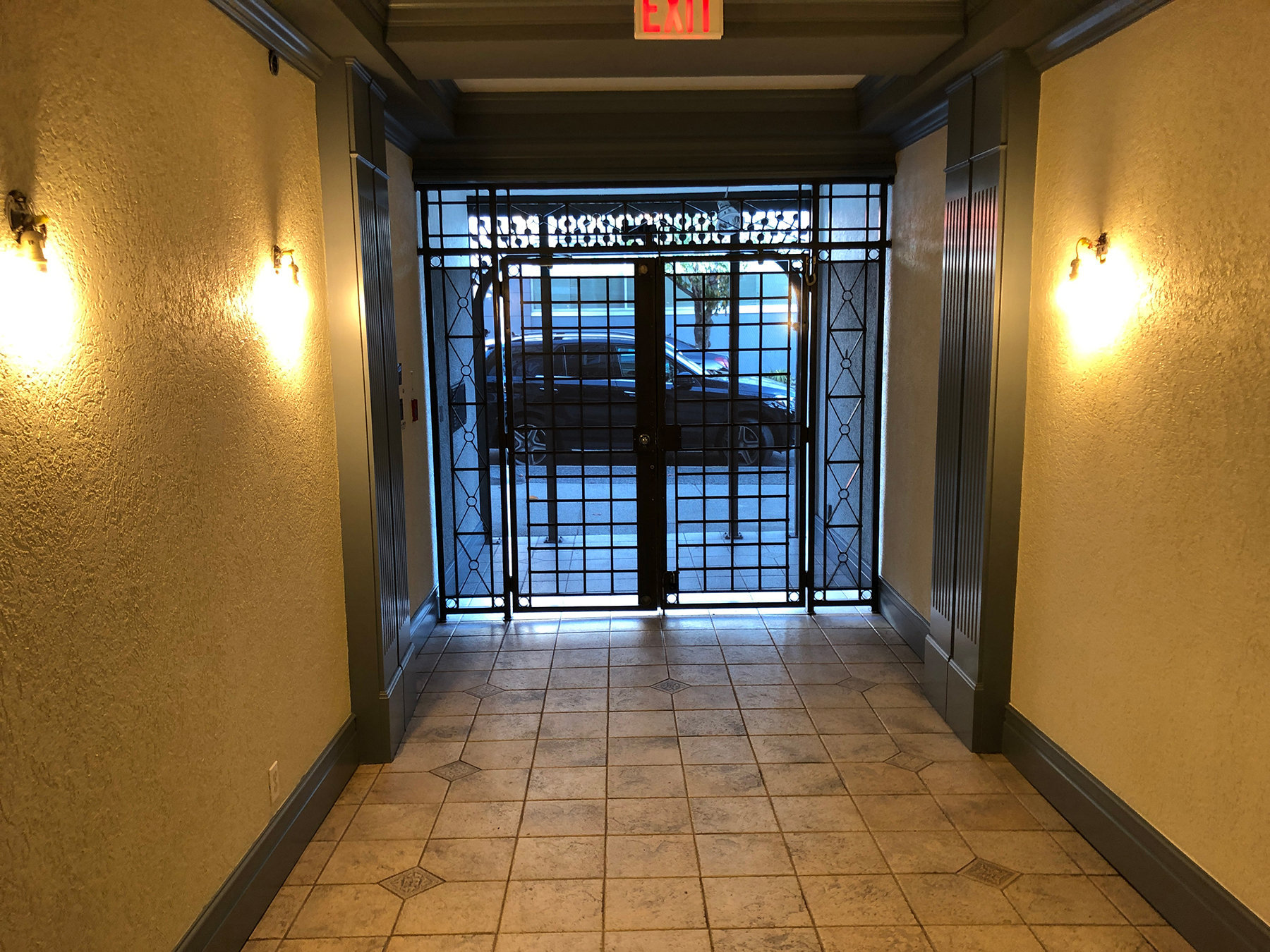 Photo 14 — click to view Kerrisdale Place photo 14