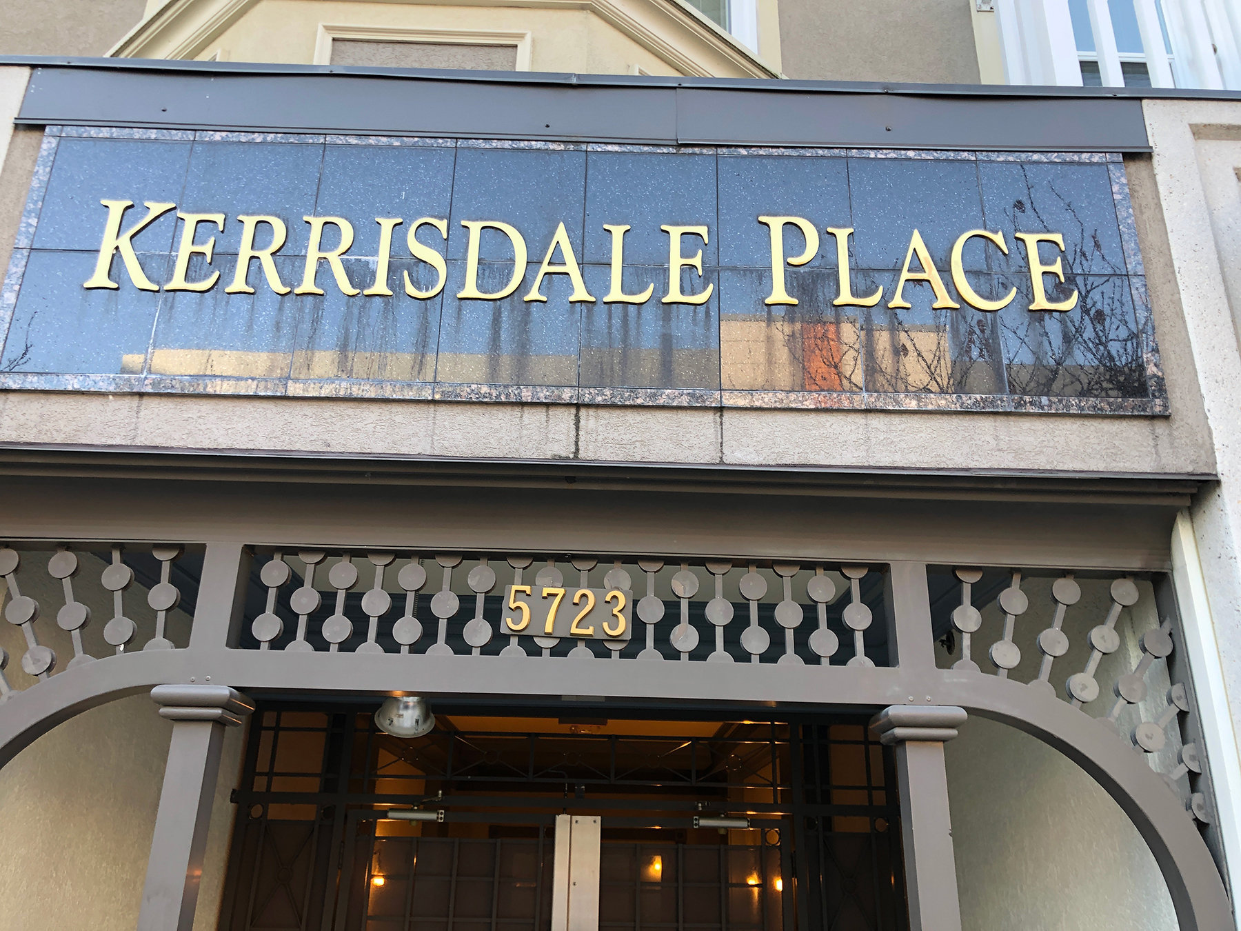 Photo 12 — click to view Kerrisdale Place photo 12