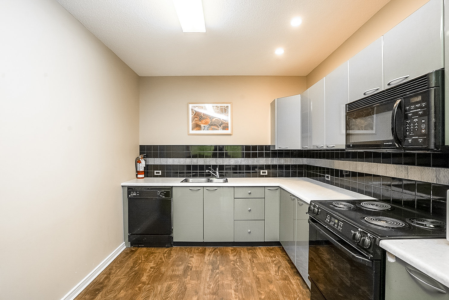 Photo 28 — click to view The Canadian photo 28