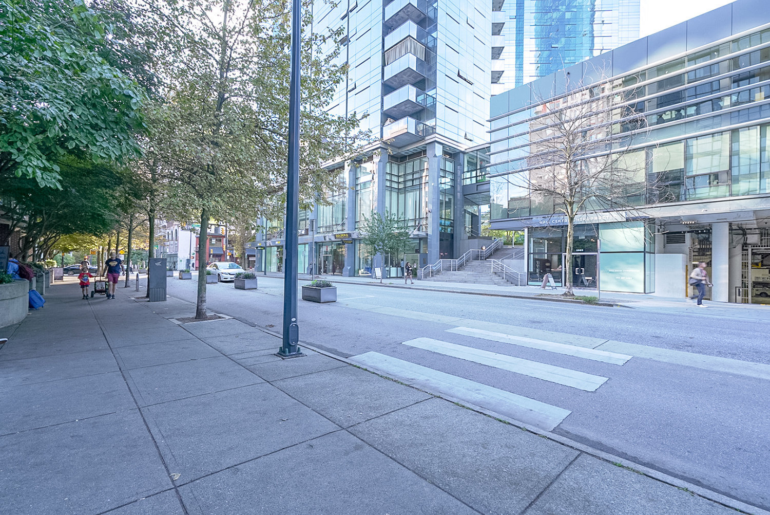 Photo 4 — click to view The Canadian photo 4